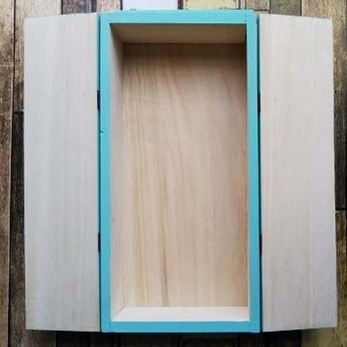 金具で組み立てましょう。