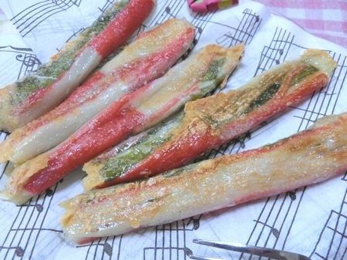 カニ脚!? ライスペーパーでチーズ餅みたいなカニかま焼き