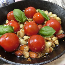 包丁いらず☆ プチトマトとお豆とナッツの味噌アヒージョ