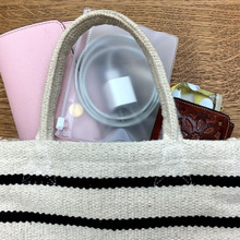 バッグの中で迷子になりがちな充電器。無印良品のアイテムでスッキリ解決!!