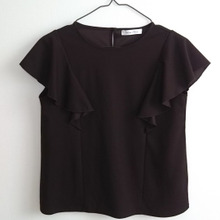 二の腕をカバー!単色で合わせやすい!フレア袖カットソー