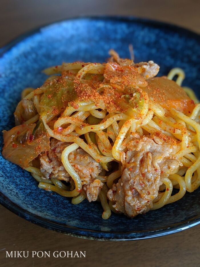 レンチンするだけ!ガッツリうまい豚キムチ焼きそば【包丁なし】