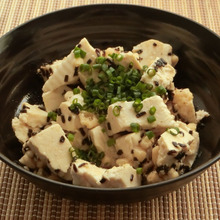 簡単1分★塩昆布と揚げ玉の冷や奴