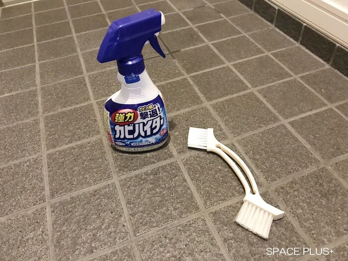 【掃除】玄関タイルの溝の黒ずみの正体は〇〇だった!