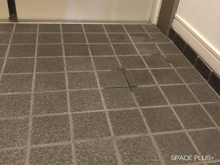 タイルの溝の黒ずみの原因を知る