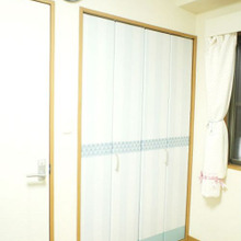 セリアだけ★簡単にクローゼットの扉のリメイク