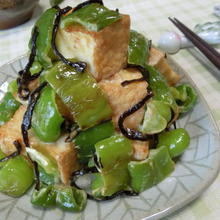 ピーマンが美味しすぎ♪ 厚揚げとピーマンの塩昆布オイマヨ炒め