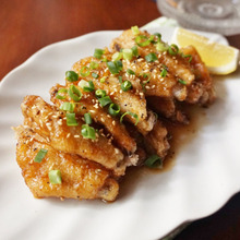 ビールもごはんも進んじゃう!鶏手羽の甘辛揚げ