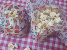 クッキングシートでポップコーン