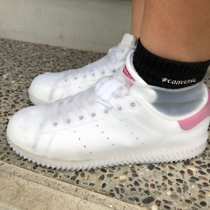 急な雨も安心!シューズカバー