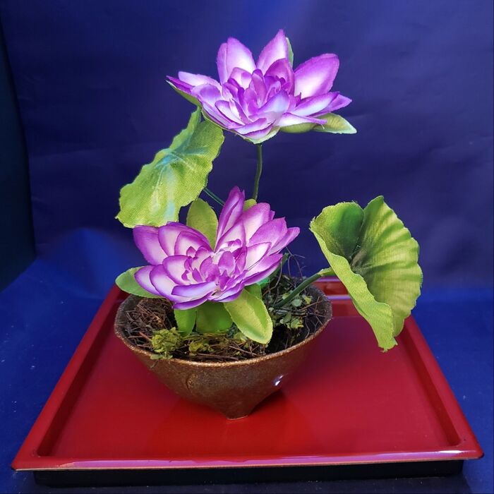 はすの造花と陶器の小鉢を使って可愛い「はすのミニ盆栽」を作りました。