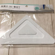 梅雨に台風に…これからの季節に‼︎ 100均で買える珪藻土の傘立て
