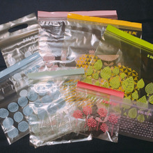 ジャバラファイルが活躍☆縦収納でジッパー付き保存袋を取り出しやすく