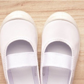 基本はつけ置き洗い!上履きを真っ白にする洗濯方法