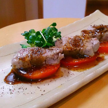 豚ヒレ肉と焼きフルーツトマトのバルサミコソースかけ