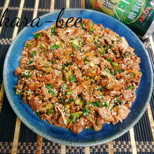 ご飯に乗せてガッツリ食べたい♪甜麺醤で甘味噌ネギだく生姜焼き