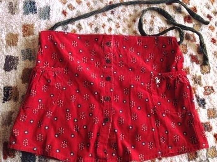 ④胸から下の部分で巻きスカート(娘用)