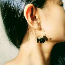 100均スパンコールで夏にきらめくゆらゆらピアス