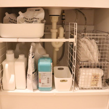 伸縮自在でパイプも避けられる!水回り収納の救世主棚