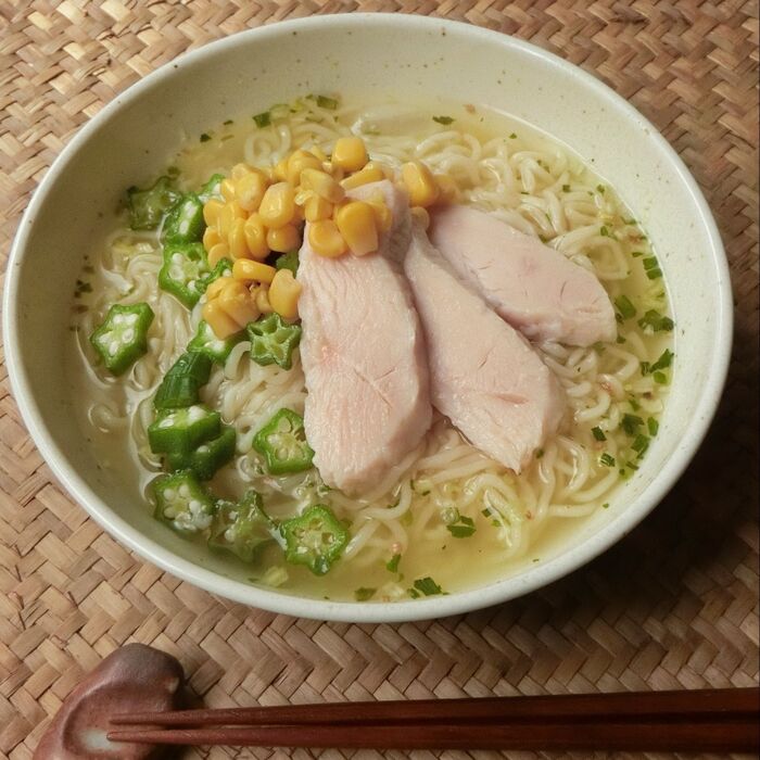 コーンとサラダチキンの冷やし麺