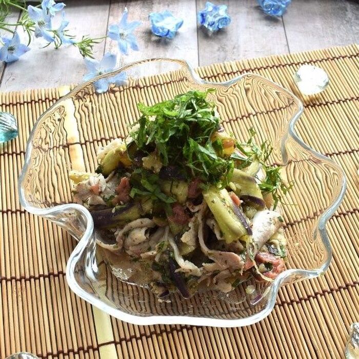 さっぱりいただく蒸しなすと豚肉の梅シソ風味
