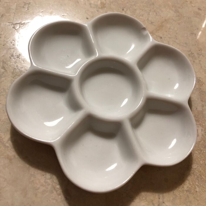 普段使いのアクセサリーは、ワンアクションで取って戻せる簡単収納