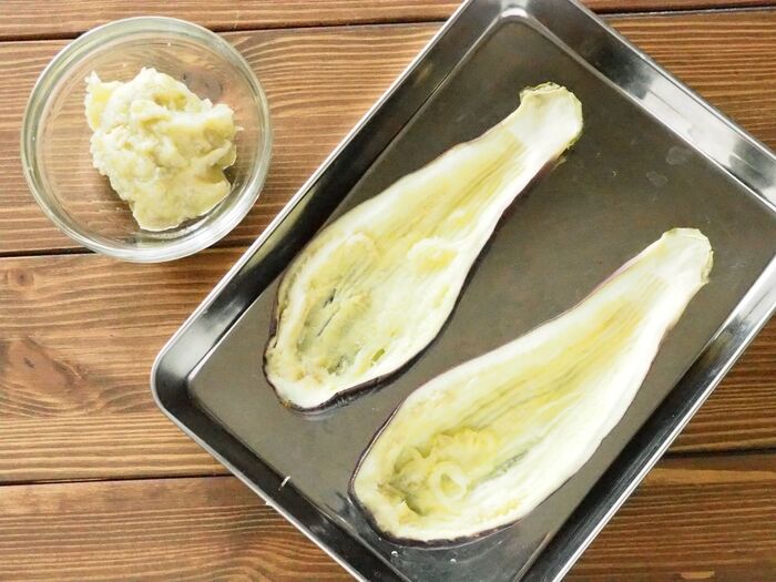 なすをくりぬきます