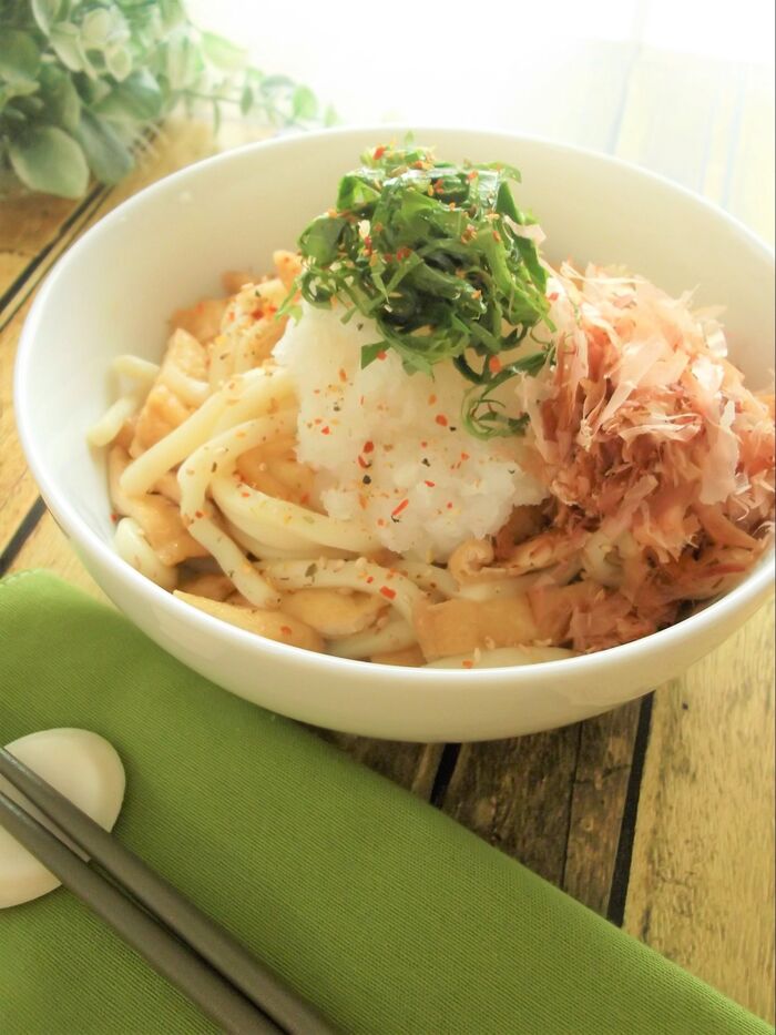 夏休みランチにも♪レンジで!汁なし いなりおろしうどん