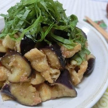 味しみっしみ♪ なすとカリカリ油揚げの梅ごまつゆ和え