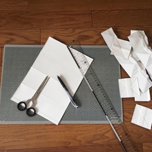 洋服収納仕切りには牛乳パックを愛用中