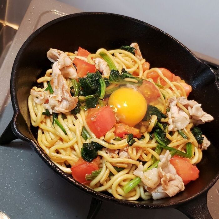 熱々のスキレットへ移し…