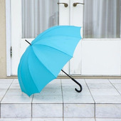 間違っていませんか?傘の正しい取り扱いとお手入れ方法