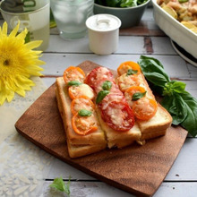 おつまみにも~ オレンジと真っ赤な2色のトマトのチーズトースト