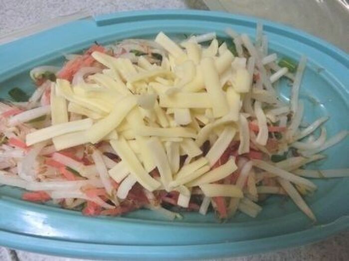 1.もやしをレンチンして材料を混ぜる