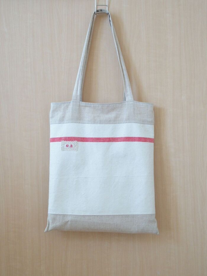 図書館バッグは、子供自身が持てるサイズ