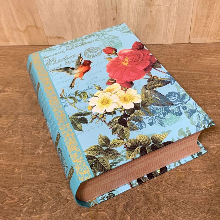 ブック型なので立てて収納