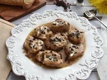 ごちそう感たっぷりなガツンとブラックペパーをきかせた豚ヒレ肉のステーキ