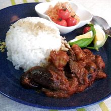 隠し味はピーマン!夏野菜の無水カレー