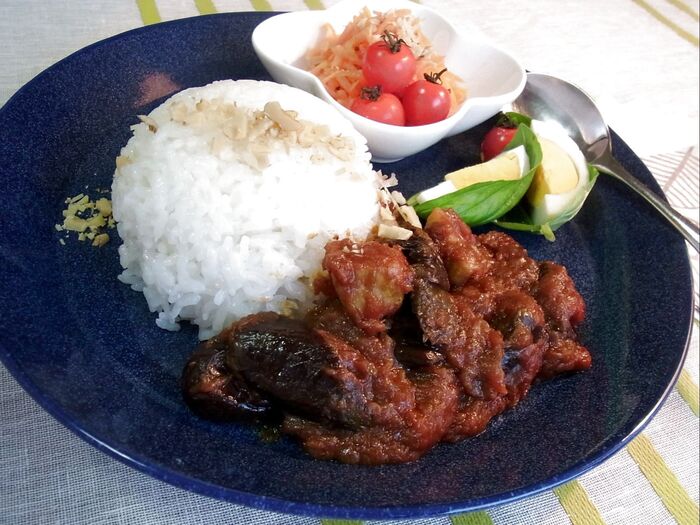 隠し味はピーマン!夏野菜の無水カレー