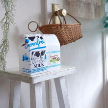 【貼るだけリメイク】セリア100均の牛乳パックカバーをインテリアに使ってみた♪