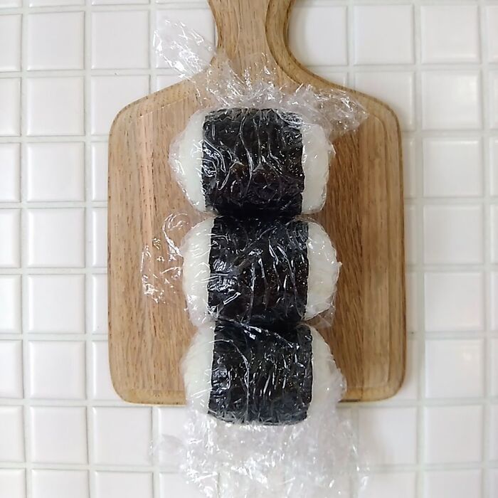 ①ベースのおにぎりを作ります。