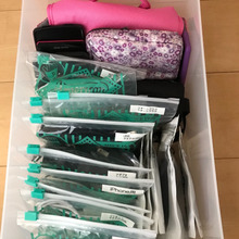 キッチンの○○を使ってコード収納。