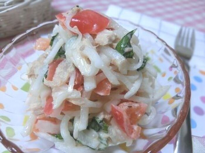 つぶしトマトがうま味のカギ♪ 大根とツナのトマトサラダ