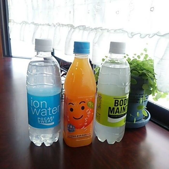 常温の清涼飲料水を用意する。