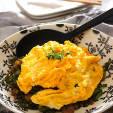 ピーマンと挽き肉炒め・オムレツ風。