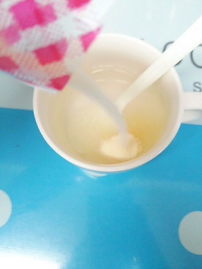 ゼラチンを加えてレンジにかける。