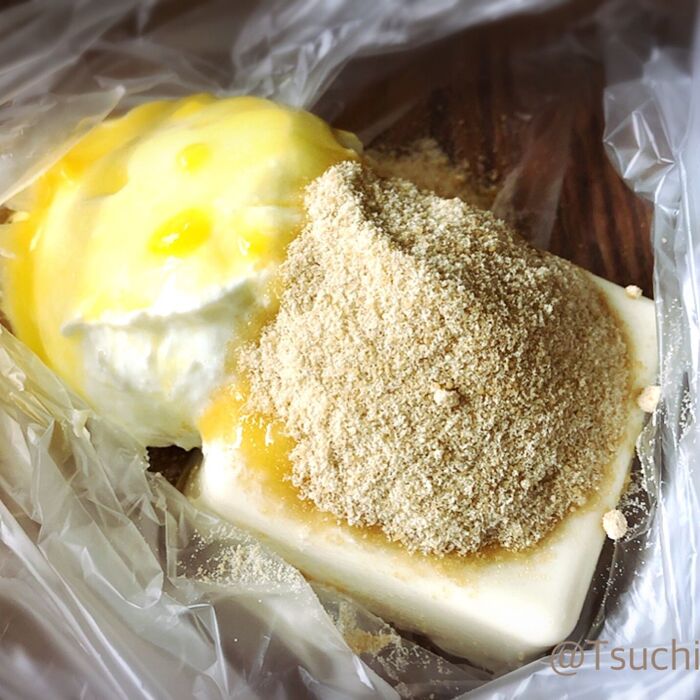 ポリ袋に全ての材料を入れ、揉み込む。