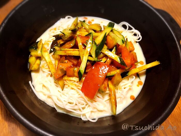 トマトときゅうりの味噌和え豆乳そうめん