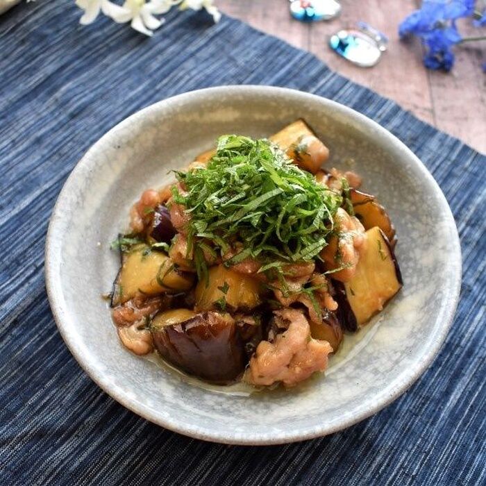 たっぷりシソと酢でさっぱり!とろ~んとなすと豚バラ肉の甘酢炒め