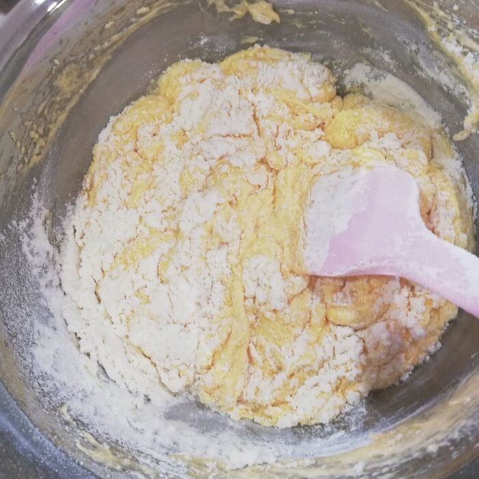 ④粉類を加えます。